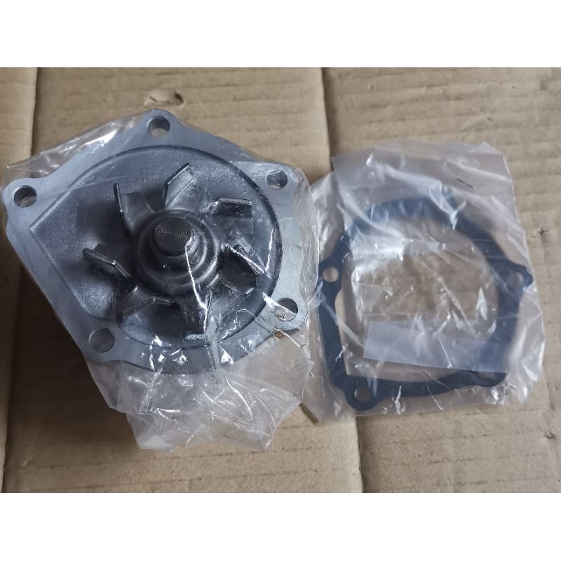 ปั๊มน้ําเครื่องยนต์ GMB GWT - 68A สําหรับ TOYOTA C0R0LLA EE80 EE90 EE100