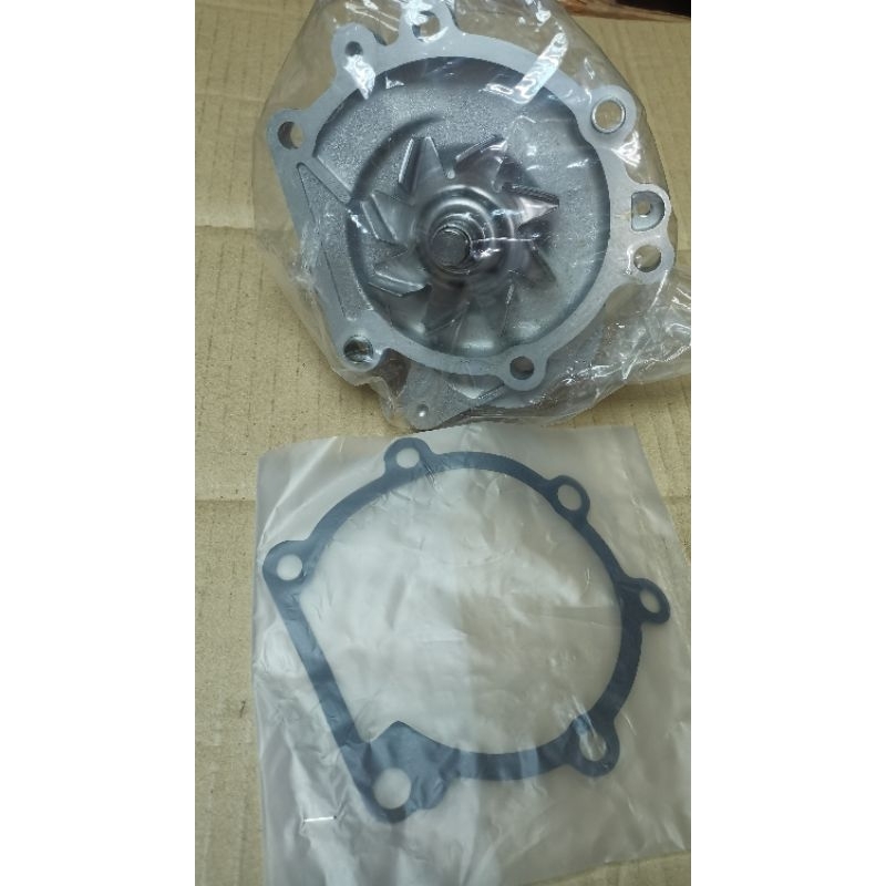 GMB ปั๊มน้ํา GWT-61 สําหรับ TOYOTA HILUX LN65 2L