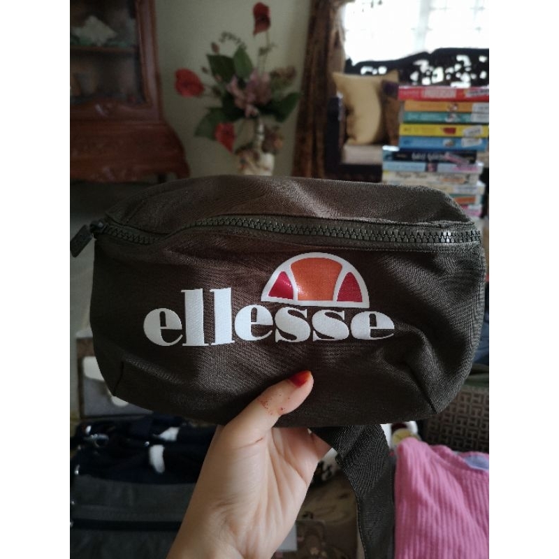 กระเป๋าสะพายข้าง Ellesse