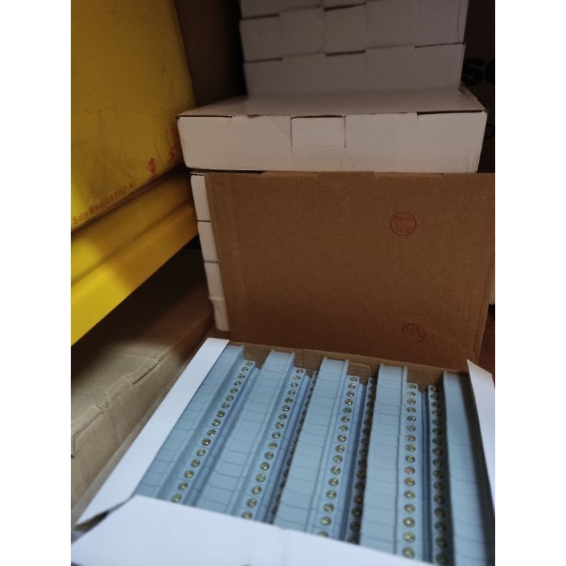 จุกราง Pvc din พร้อมน็อตล็อคคู่ 100/กล่อง