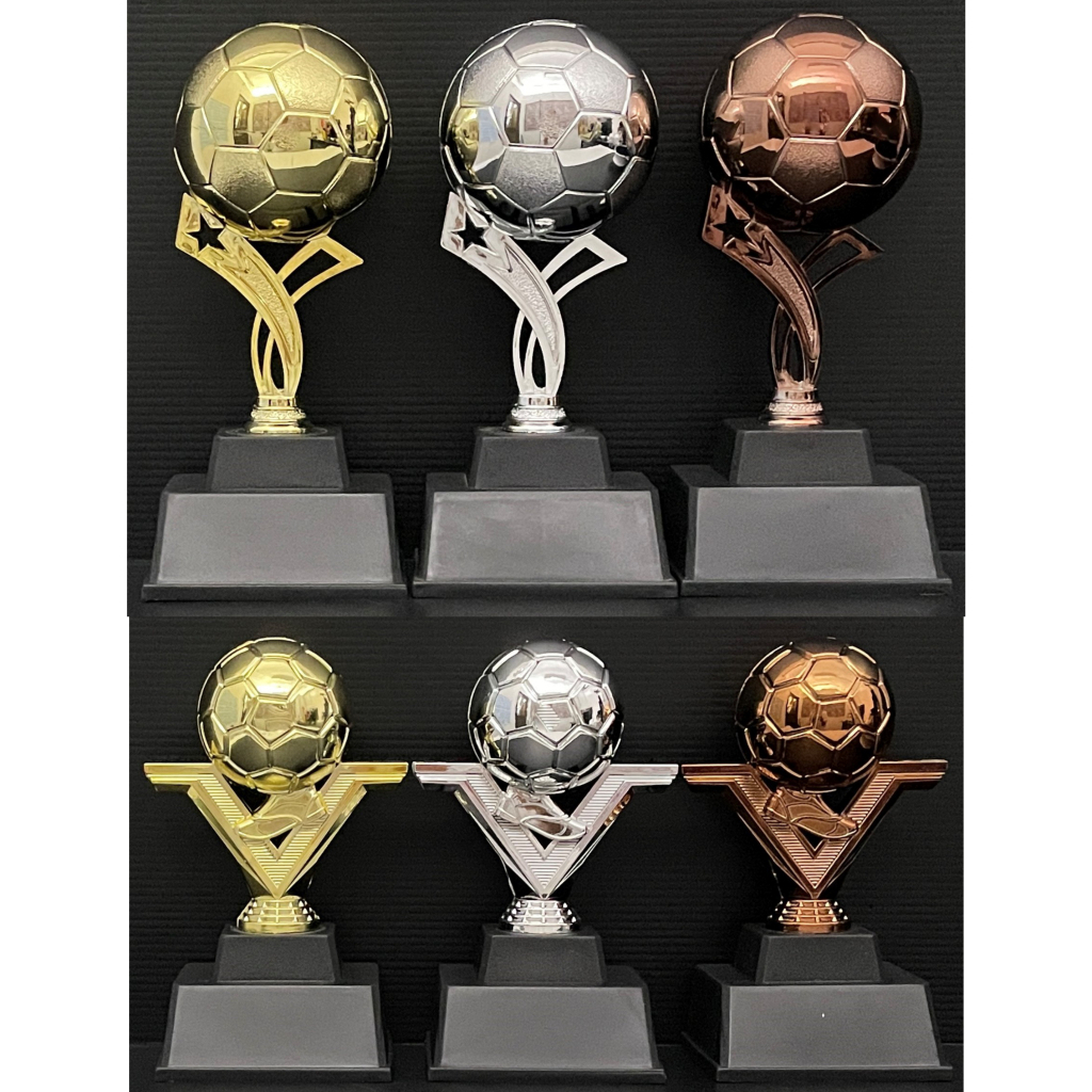 MF001 / PF04 ถ้วยรางวัลพลาสติกฟุตบอล Trofi Bola Sepak โลโก้ที่กําหนดเองที่มีอยู่