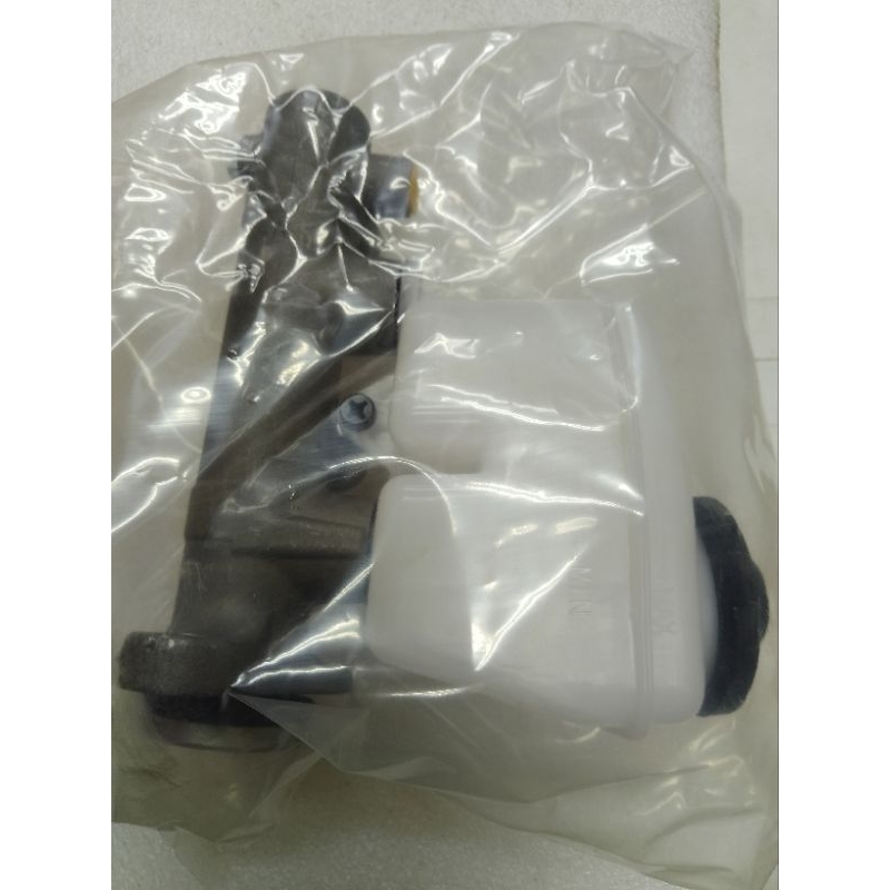 TOYOTA LAND PARADO KZJ95 RZJ95 RZN149 RZN152 RZN154 1KZ 1KD 3RZ 5VZ
BRAKE MASTER PUMP (47201-60680)