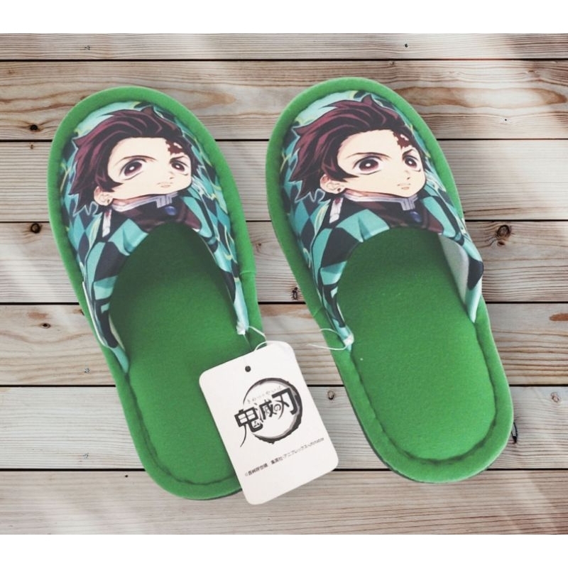 DEMON SLAYER/Killの : TANJIRO KAMADO CHILDREN HOUSE SLIPPERS/S JAN24 .!!️-( % official & ของแท้ Japan