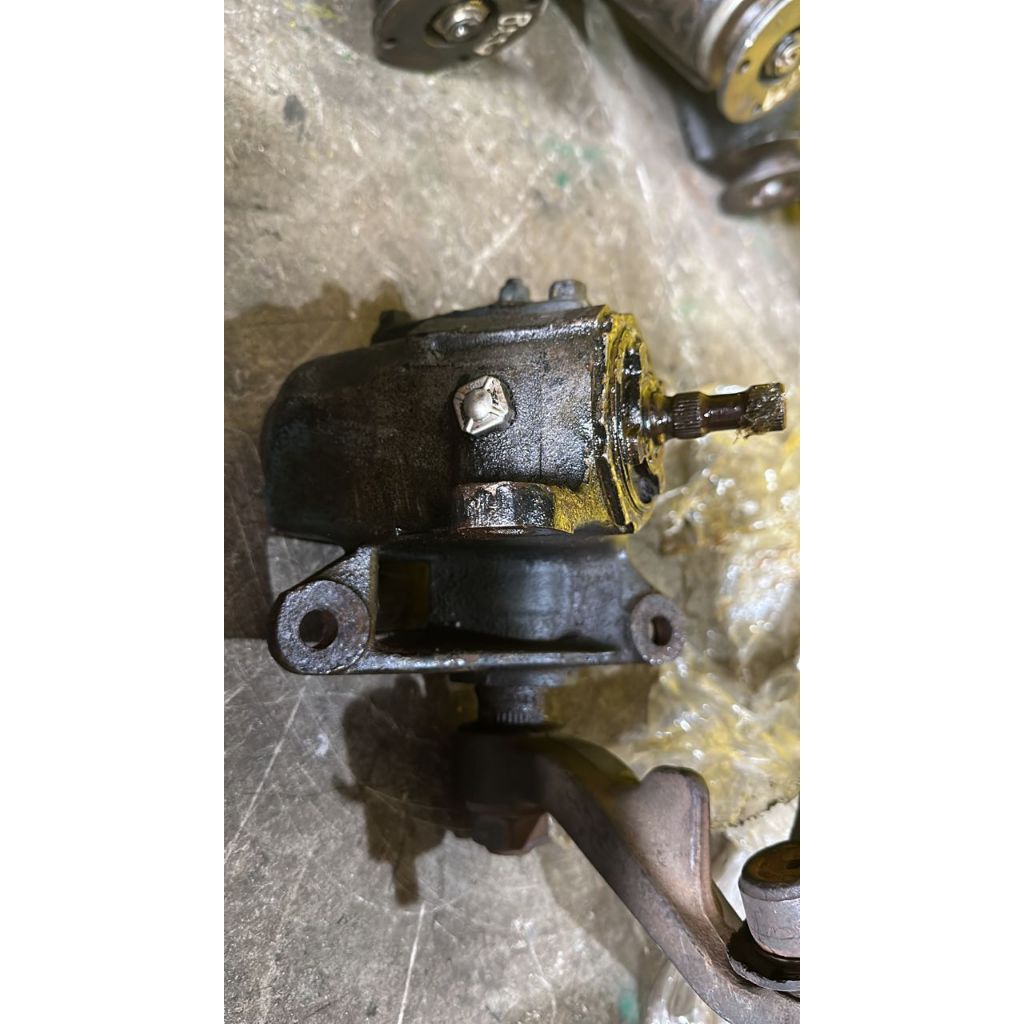 ISUZU WFR VAN POWER STEERING BOX/ NO POWER STEERING BOX