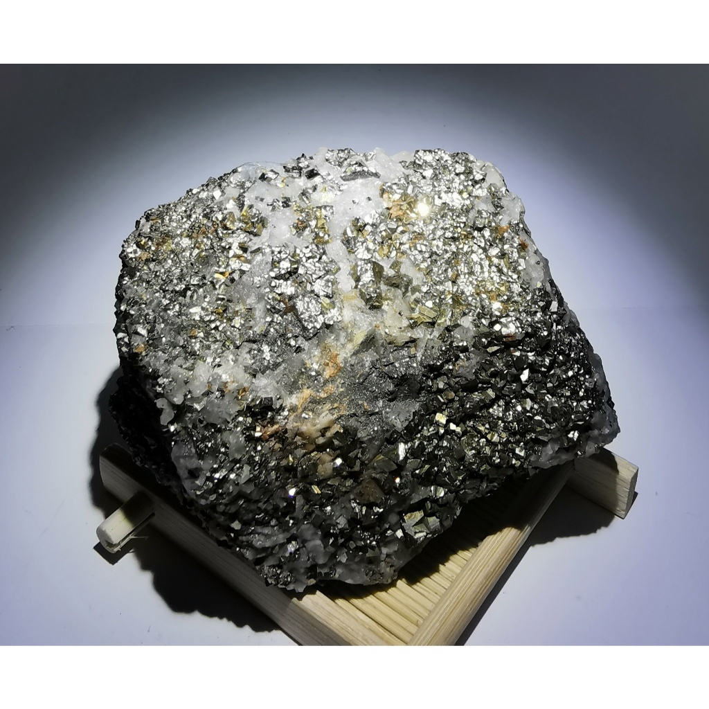 Kristal Semulajadi Pirit Batu Mentah Sinbiosis / ทองดิบขนาดใหญ่ธรรมชาติ Pyrite Symbiosis 天然