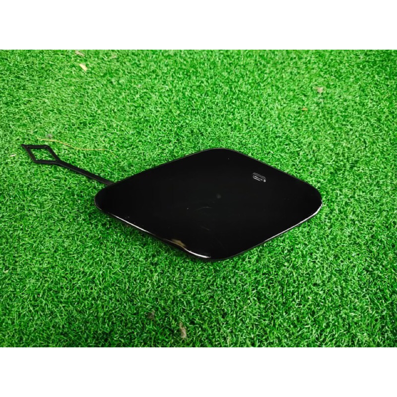 BMW G70 i7 xDrive60 EV REAR BUMPER TOW CAP