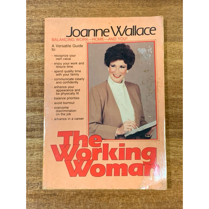 Joanne Wallace ; ผู้หญิงทํางาน