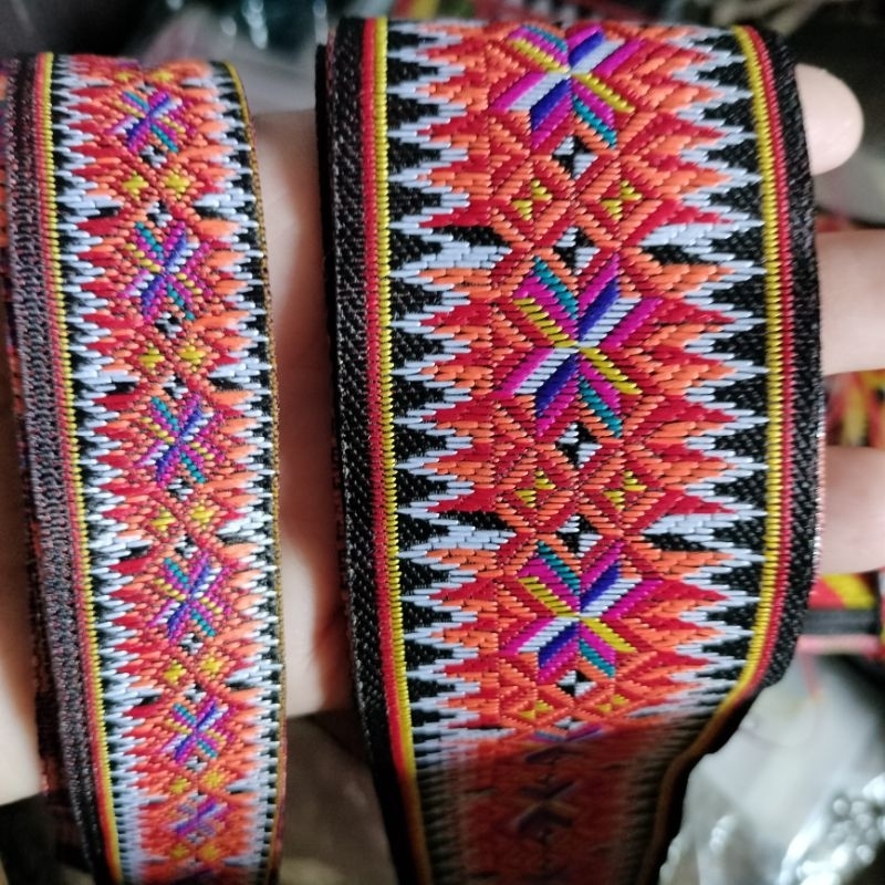 Linangkit เย็บปักถักร้อย Lotud Turan