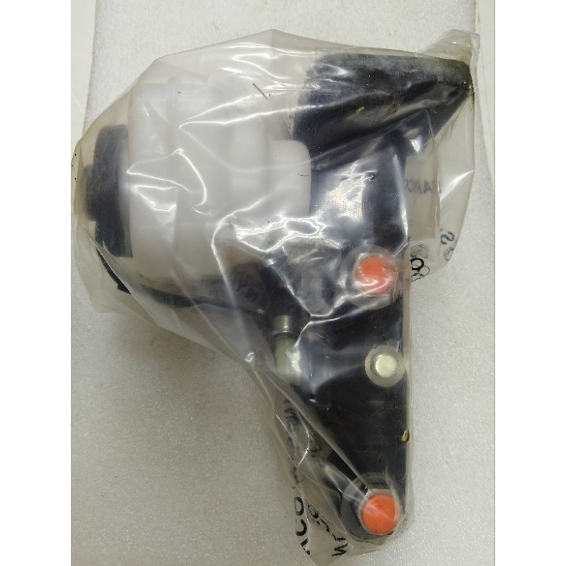 TOYOTA LAND CRUISER FJ70 LJ79 (ปี 1990) ปั๊มหลักเบรก 
(47201-60420)