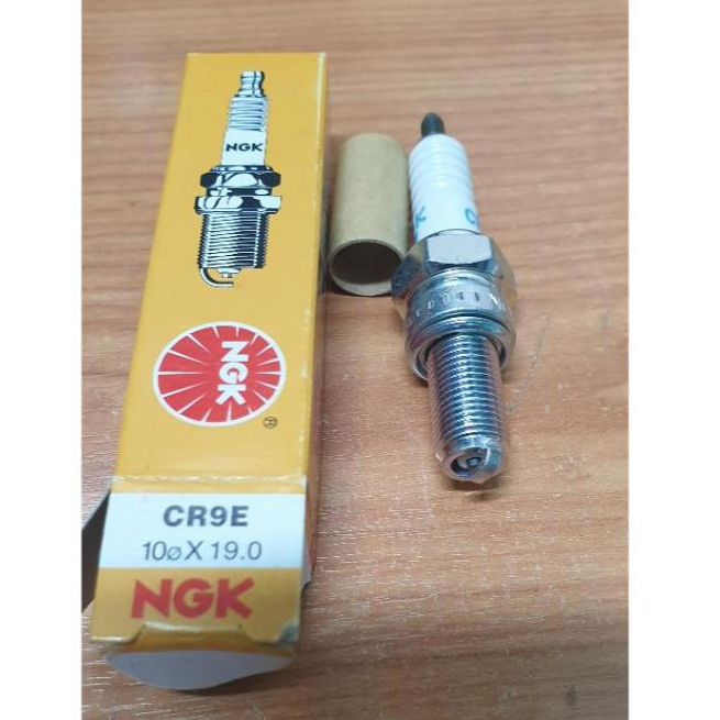 CR9E NGK SPARK PLUG ผลิตใน