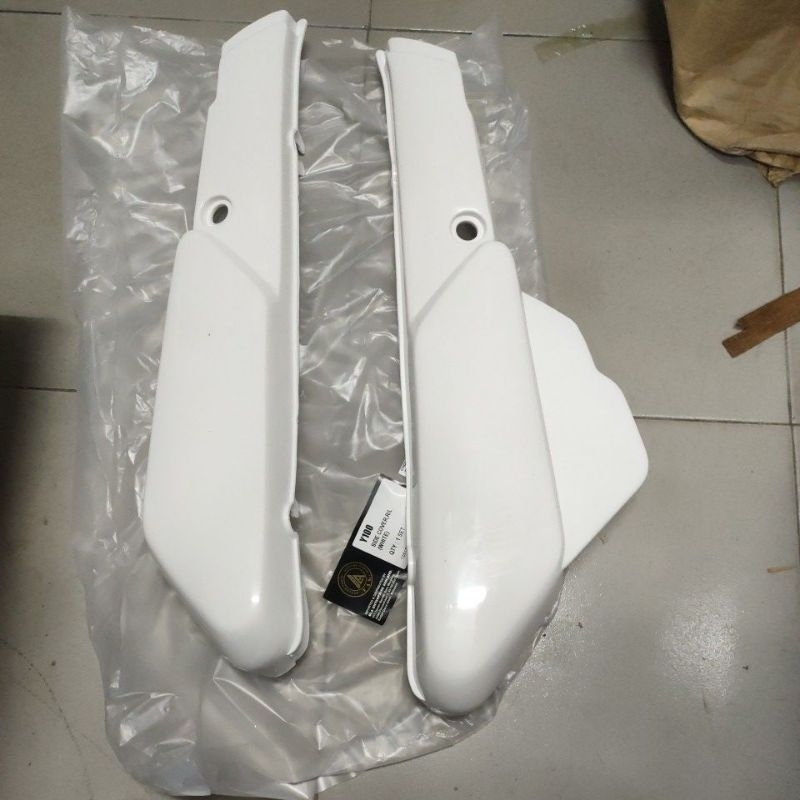 YAMAHA SPORT Y100 SIDE COVER ชุดสีขาว