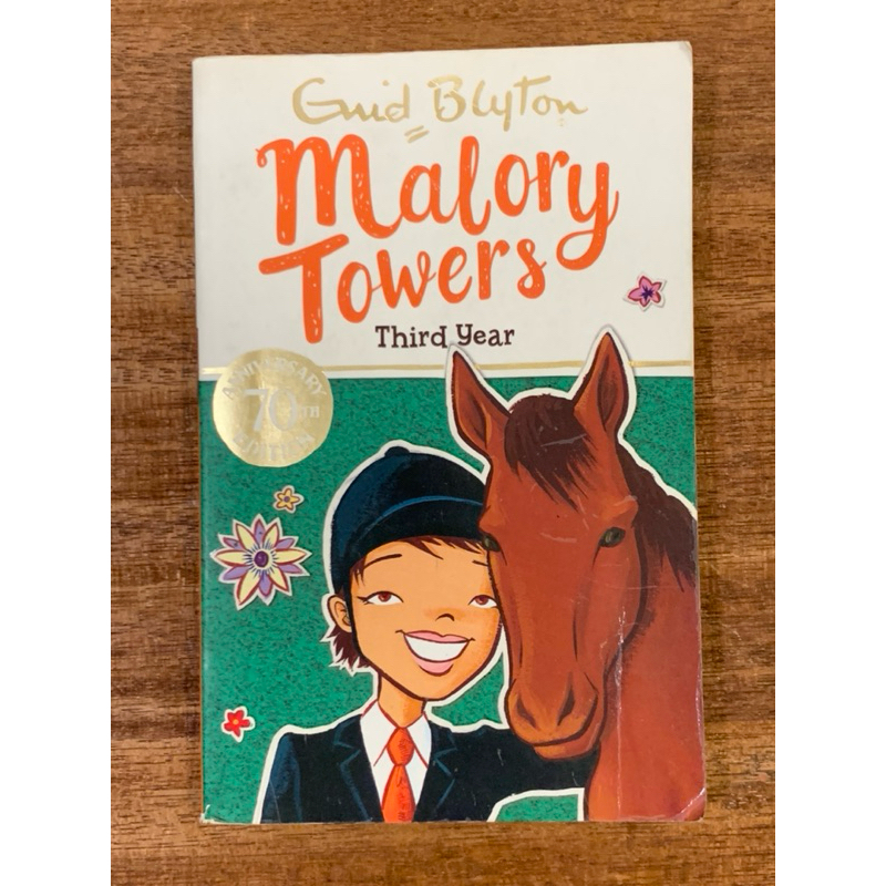 Enid Blyton Malory Towers หนังสือสามปี โดย Pame Cox