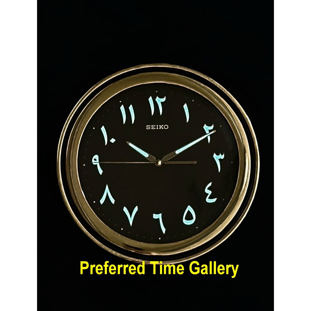 นาฬิกาแขวนผนัง Seiko QXA578T หน้าปัดตัวเลขอาหรับ เรืองแสง สีทอง