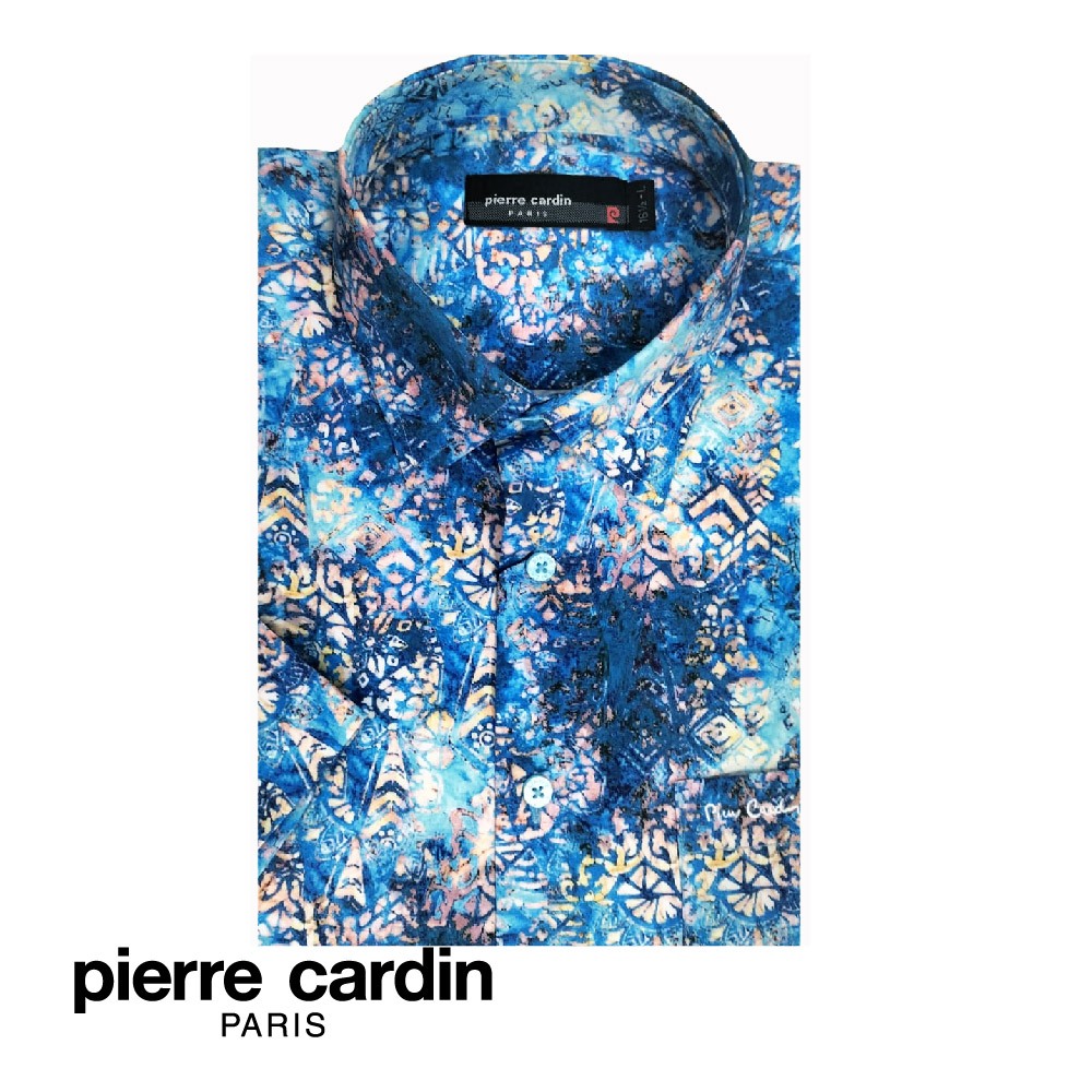 Pierre CARDIN เสื้อยืดบาติก แขนสั้น พร้อมกระเป๋า สําหรับผู้ชาย (พอดีตัว) สีฟ้า (W4105B-11514)