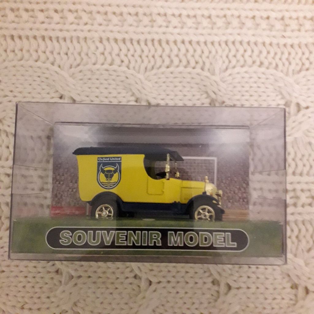 OXFORD BULNOSE MORRIS FOOTBALL SOUVENIR - OXFORD UNITED FC - F001 - BOXED LOT2F5310 2476