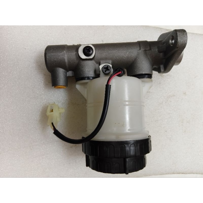 MITSUBISHI PAJERO 4M40 TURBO BRAKE MASTER PUMP (MB-699830)
