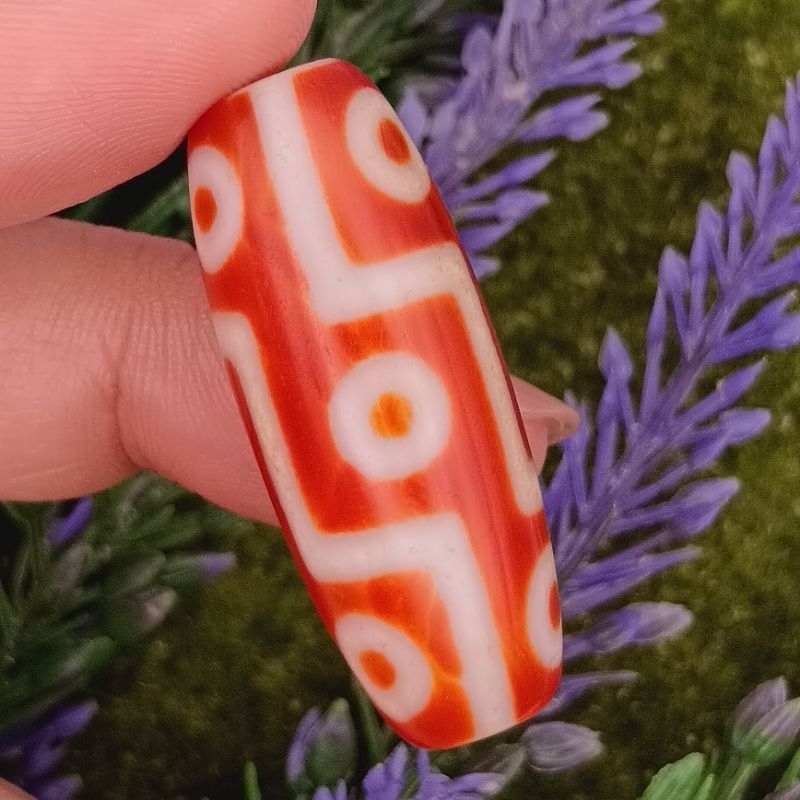 39.3 มม.x 14.8 มม.ใบรับรอง Dragon Scale Phoenix เลือดหยกสีแดงเก้าตา Dzi Supreme Noble สไตล์ U Compas