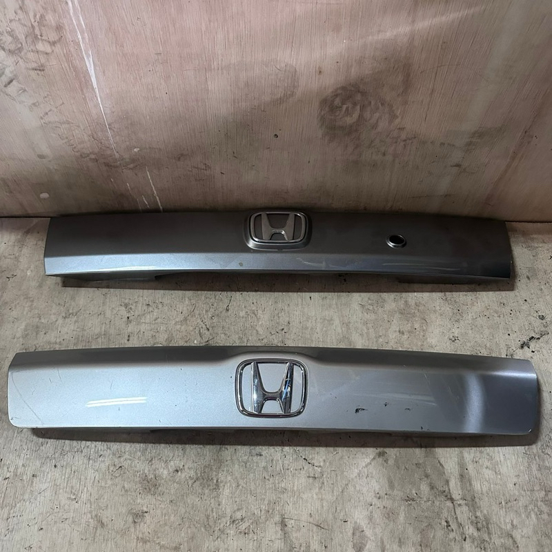 HONDA STREAM RN6-RN9 REAR BONNET GARNISH นําเข้าจากประเทศญี่ปุ่นที่ใช้