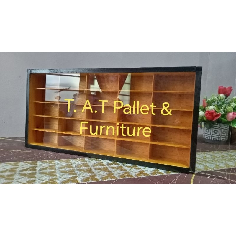 25 SLOT HOT WHEELS DISPLAY RACK WITH ACRYLIC COVER