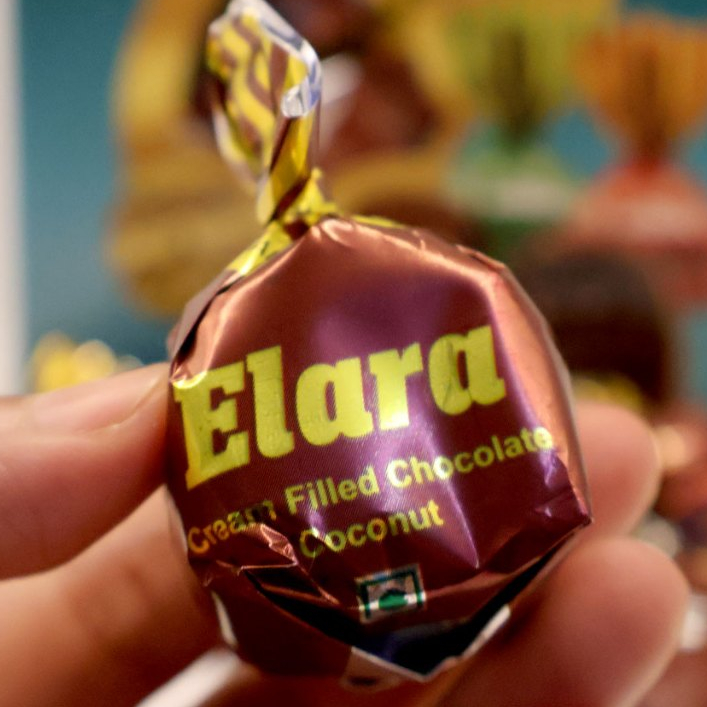 ELARA CREAM FILLED CHOCOLATE LOTUS BISCUIT ,MAX CHOCOLATE