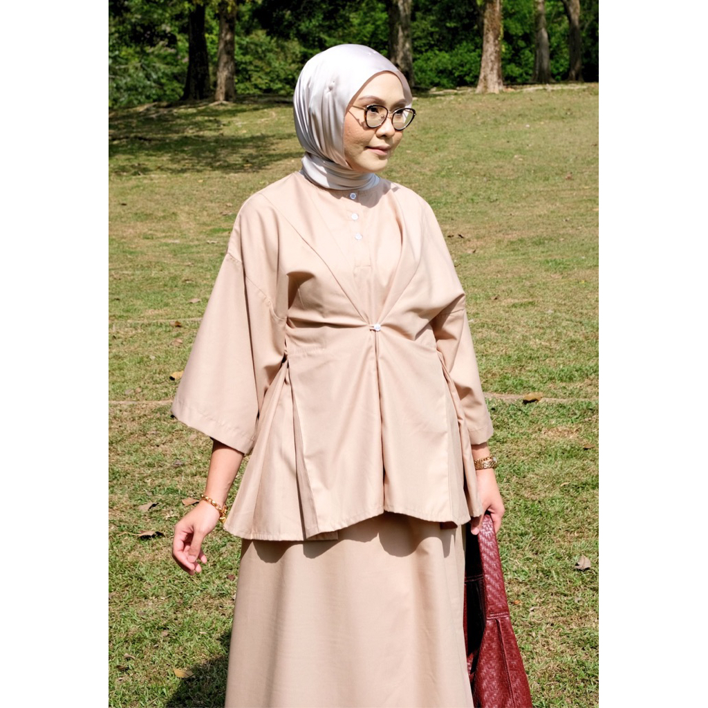Misslilyshop เสื้อ Astrid สี Light Taupe (TOP เท่านั้น)