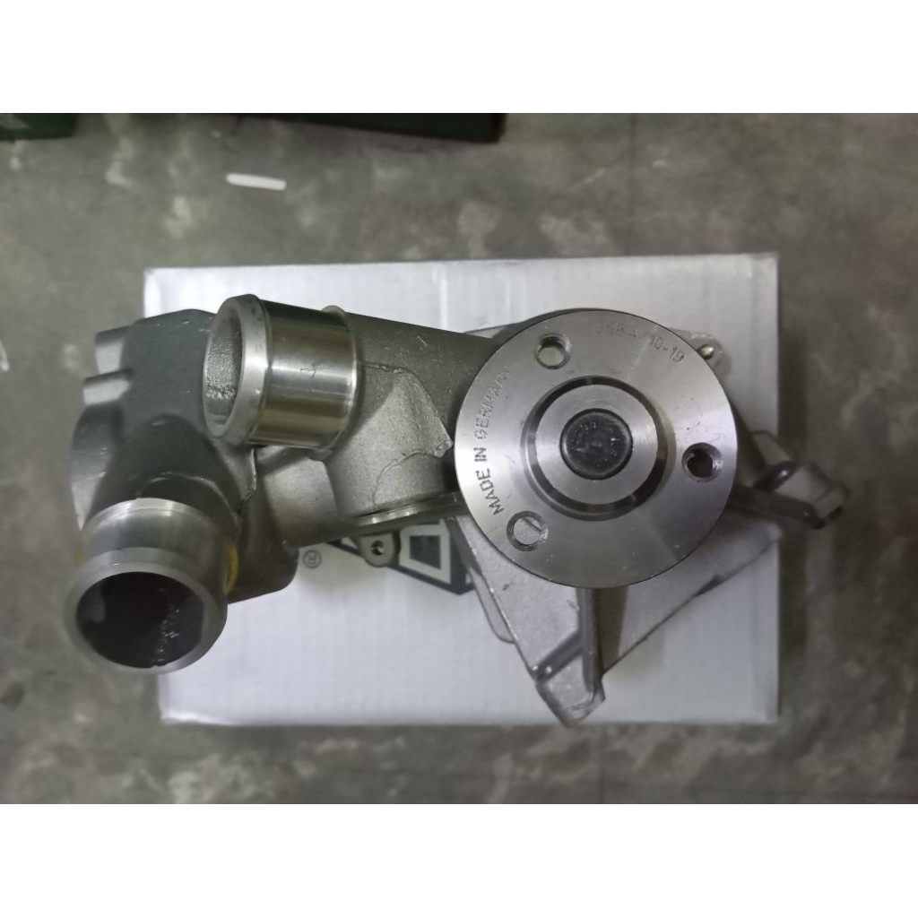 ปั๊มน้ําหล่อเย็น Mercedes Benz M104 W124-E280 W210-280 1042003301