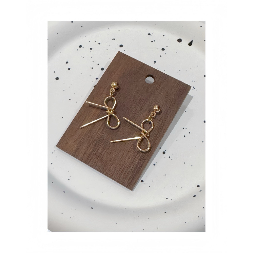 Minimalist Gold Knot ต่างหู E044 Elegant Loop Design สําหรับผู้หญิง