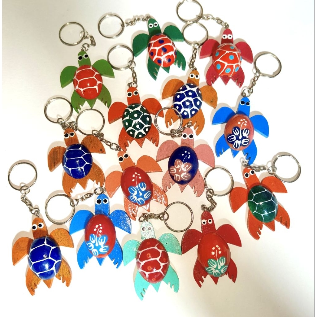 KEYCHAIN WOOD TURTLE/GRAYER (หลากสีและลวดลายเลือกได้ในแบบแบบสุ่ม)