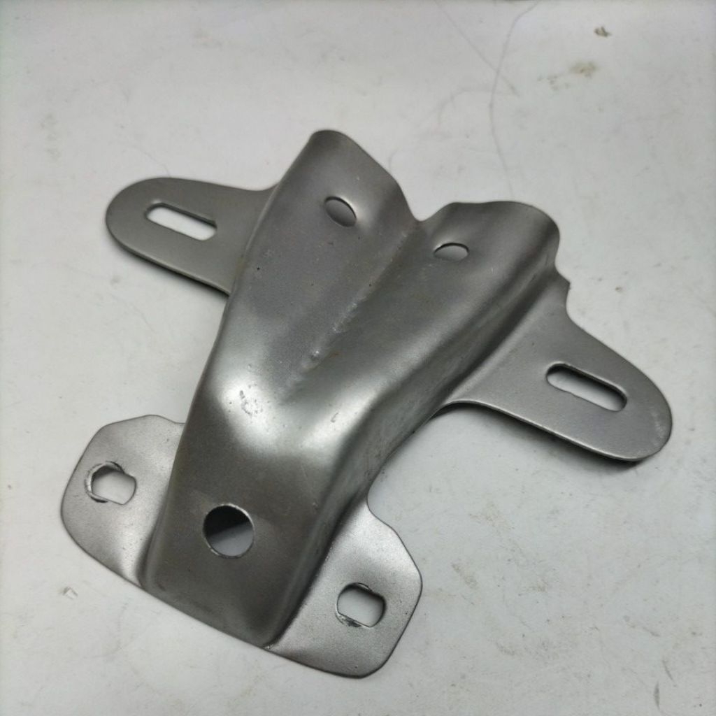 * ไฟท้าย BRACKET SILVER CHROME CP YAMAHA YB 100 YB100