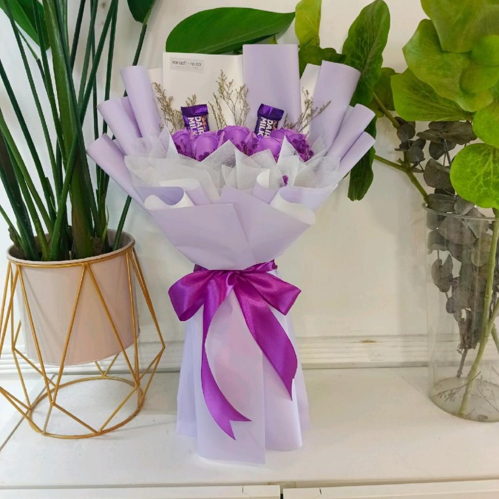 R39*5 STALKS ROSES + CHOC + ไฟ LED