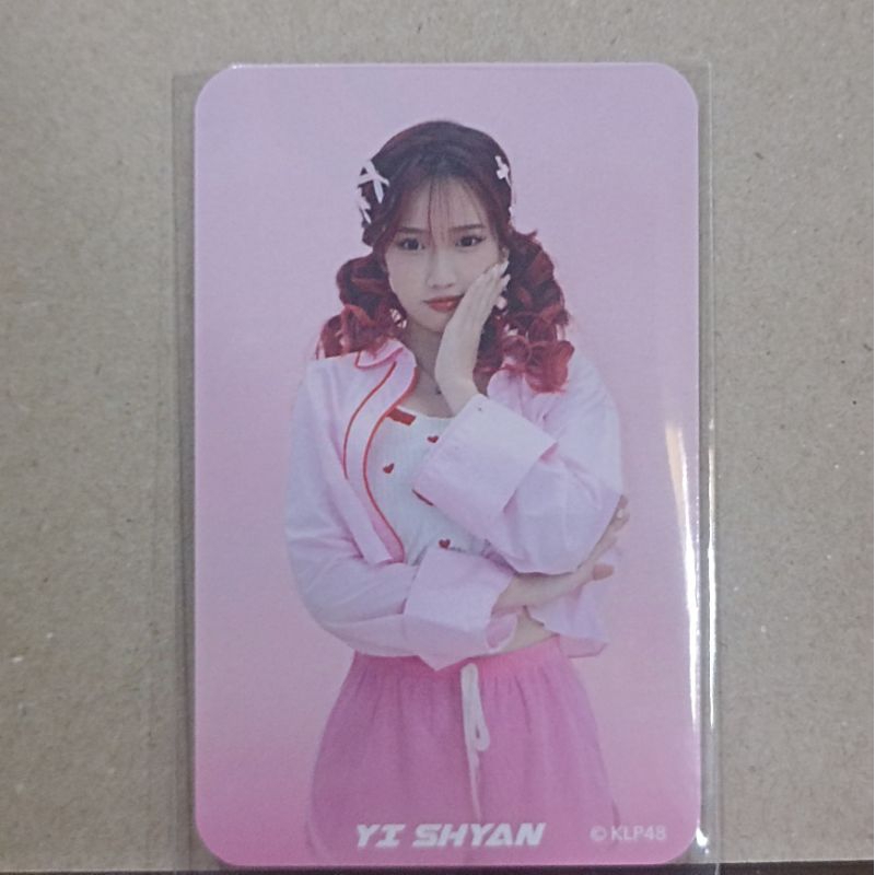 KLP48 OFFICIAL PC PHOTOCARD YI SHYAN CF COMIC FIESTA 2024