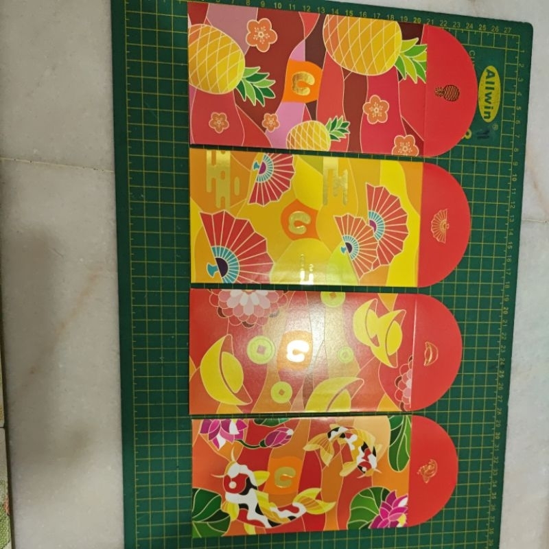 Umobile ang pow แพ็คเก็ตสีแดง 4 ชิ้น 4 การออกแบบ