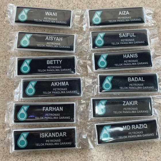 ป้ายชื่อ arylic 75mm X 25mm พร้อม curve Petronas