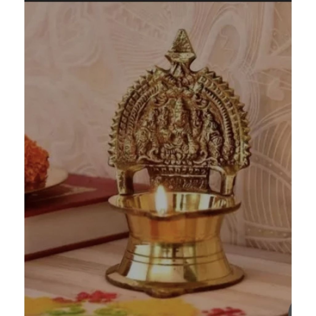 โคมไฟน้ํามันทองเหลืองศาสนา Hindu Godess Laxmi Kamakshi Diya Diwali Pija วัด