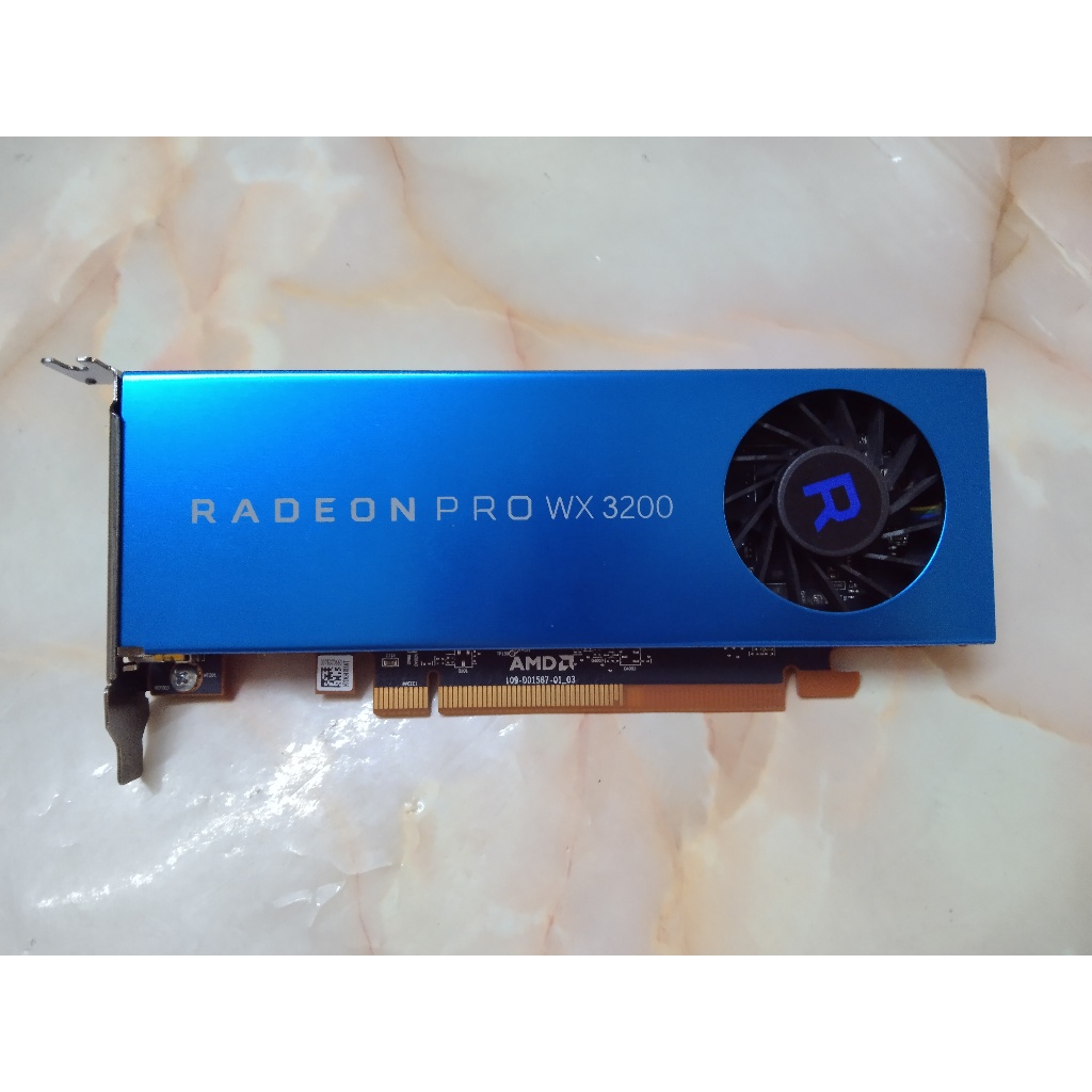 ใช้ AMD Radeon PRO WX3200 4GB LP SFF