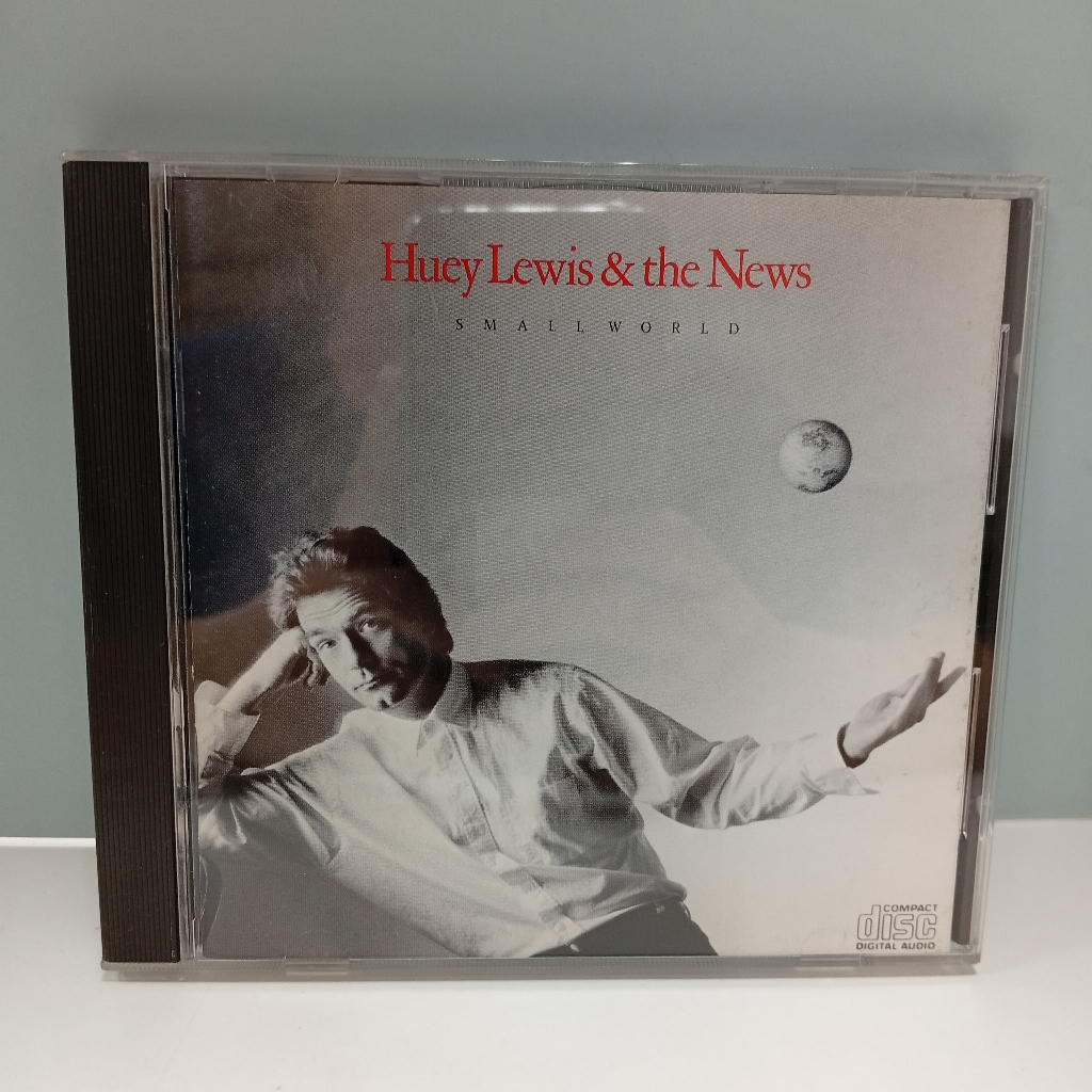 U281-15 CD TERPAKAI [ HUEY LEWIS & THE NEWS - SMALL WORLD ] ซีดีมือสอง U281-15