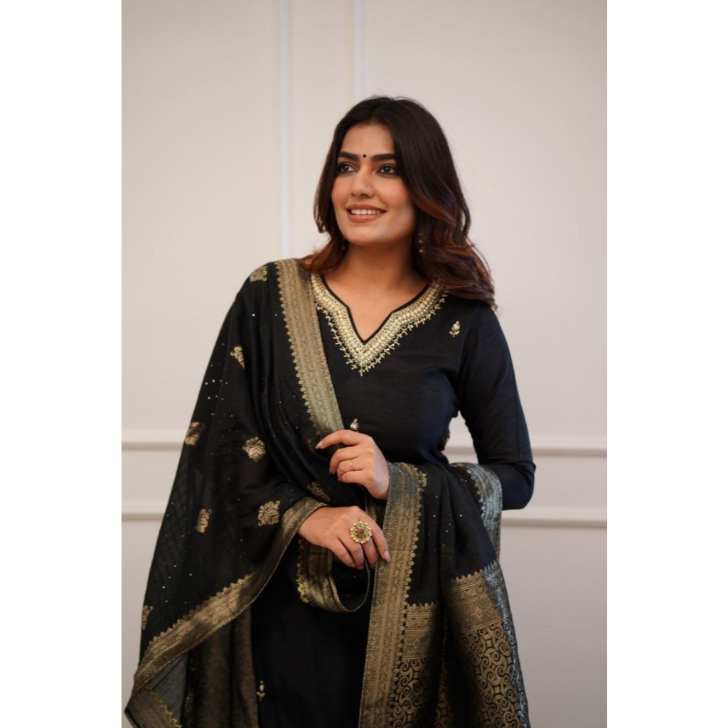 S - 4XL MVITA LIVING CREATION เย็บปักถักร้อยที่สวยงาม ลาย้เหนียว Chanderi Kurtis, กางเกง & Duptata ชุดสําหรับผู้หญิง