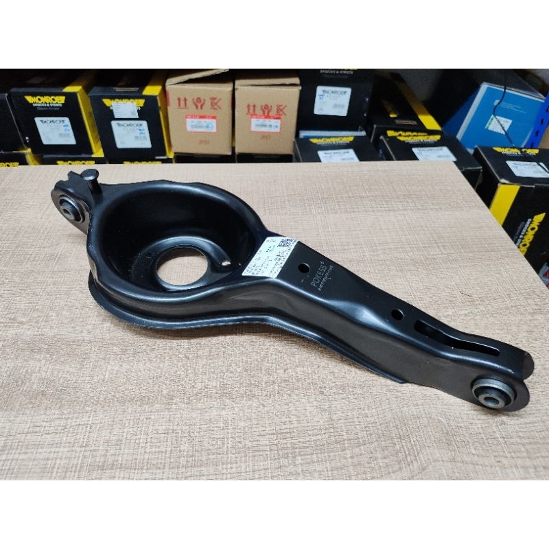 Ford Focus MK3 Sport Titanium Suspension Arm ด้านหลัง