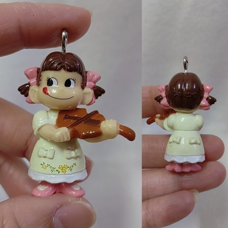 พวงกุญแจความรักสารพัน KC40/ badge Peko Mofusand Hello Kitty Little Twin Star Rilakkuma Sumikko Guras