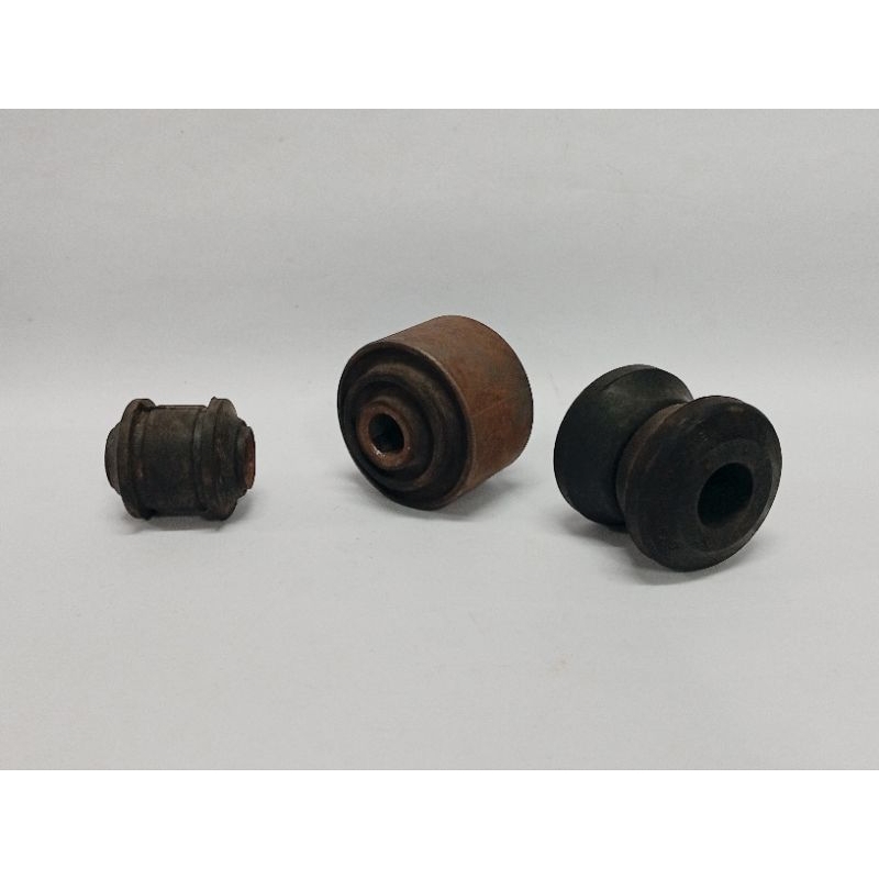 MITSUBISHI PAJERO V43 V46 REAR SUSPENSION TRACK ROD & LOWER ARM BUSH