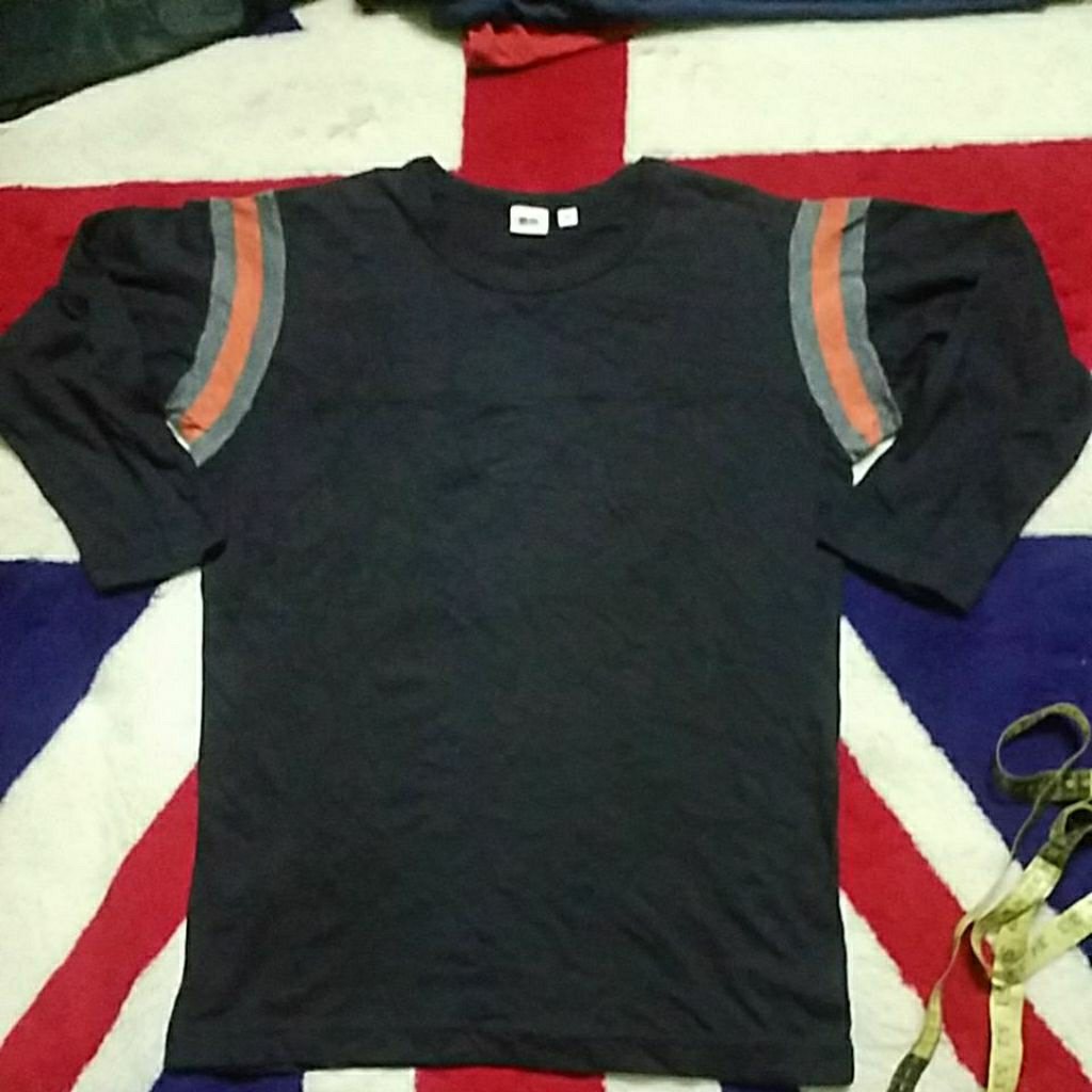3Q SLEEVE SHIRT LIKE NEW SIZE 19X26 INCH