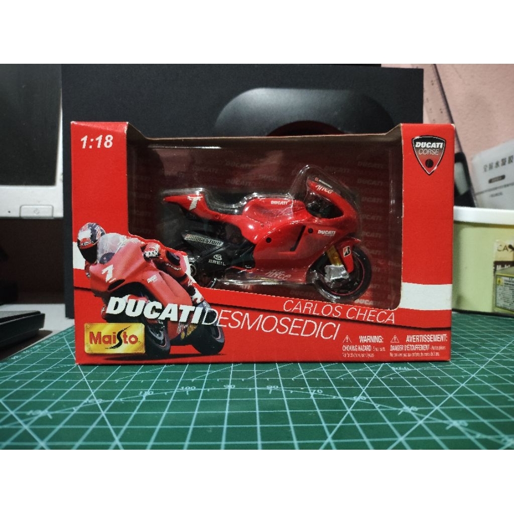 Maisto 1:18 Model Kit MotoGP 2005 Ducati Marlboro Team #7 Carlos Checa