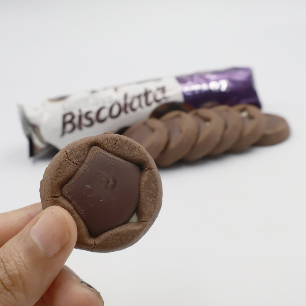 BISCOLATA STARZ dark , Bitter Chocolate Coated Biscuit Milk cream 88g {3PCS}