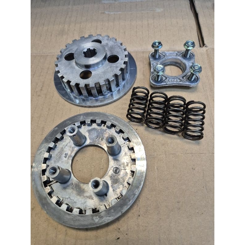 100% มือสอง CLUTCH BOSS + PRESSURE PLATE SET EX5/ EX5 DREAM/ WAVE100/ BUST 22121-KFM-900 / 22350-GN5