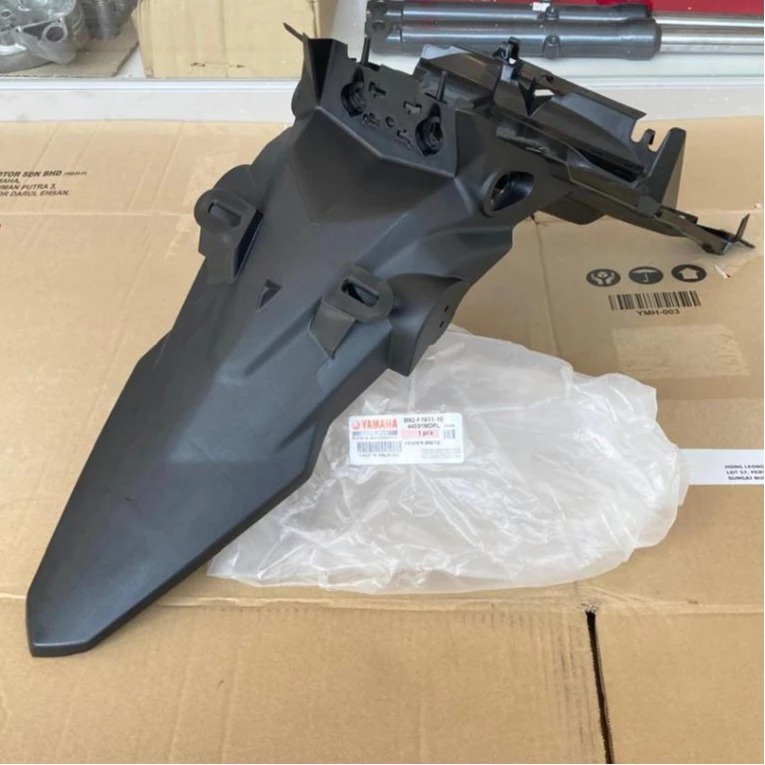 YAMAHA SOLARIZ REAR FENDER 0 BF4-F1611-00 BELAKANG MUDGUARD TAIL COVER EKOR SOLARIZ125 SOLARIZ-125 1