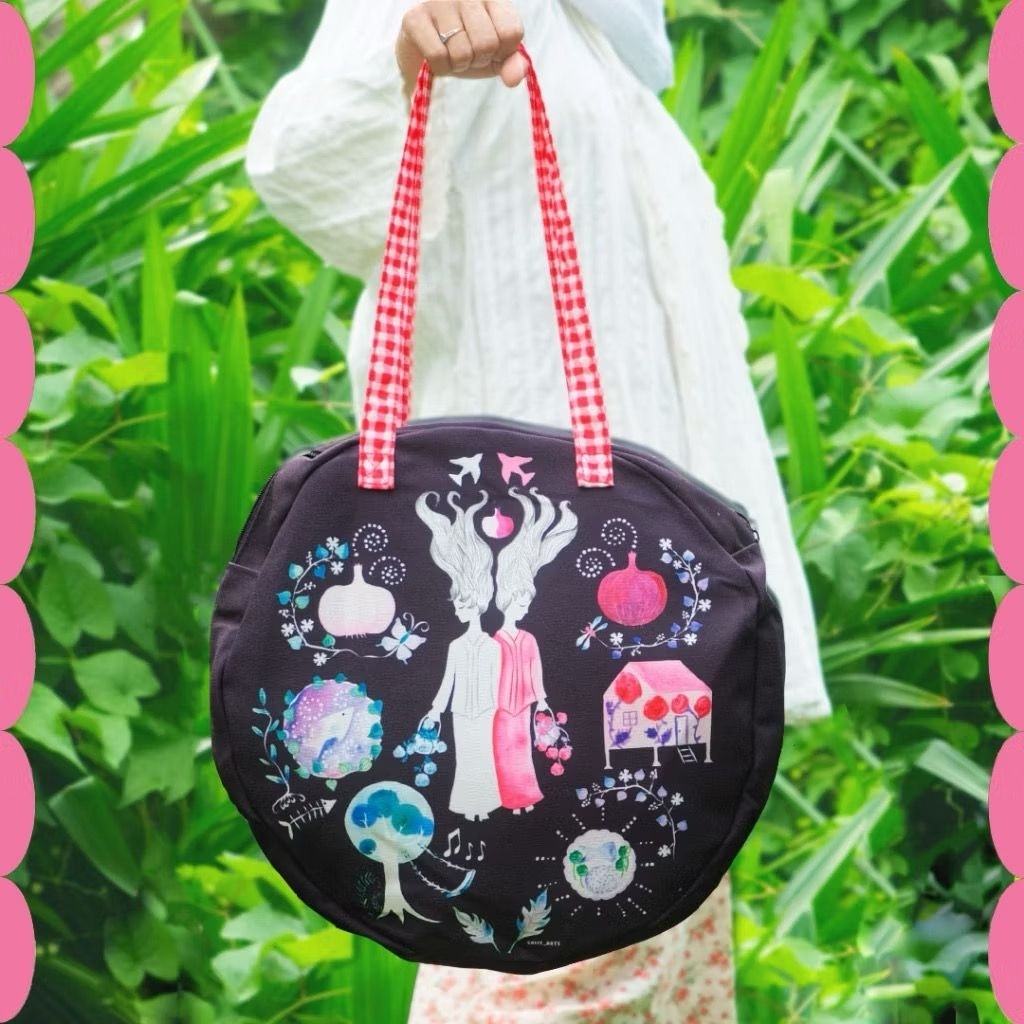 Bag - bawang putih bawang merah กระเป๋าผ้าแคนวาสสีดําทรงกลม collection by safiy arts (mari! เคได)
