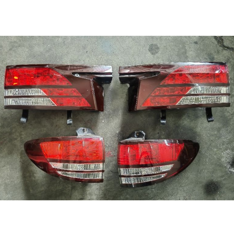 TOYOTA ESTIMA ACR30 NFL TAIL LAMP / ACR30 LAMPU BRAKE ICHIKOH 28-169 ใช้แล้วจากญี่ปุ่น