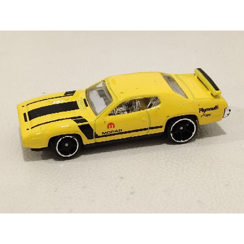 LSCC Hot Wheels 71 Plymouth Road Runner สีเหลือง