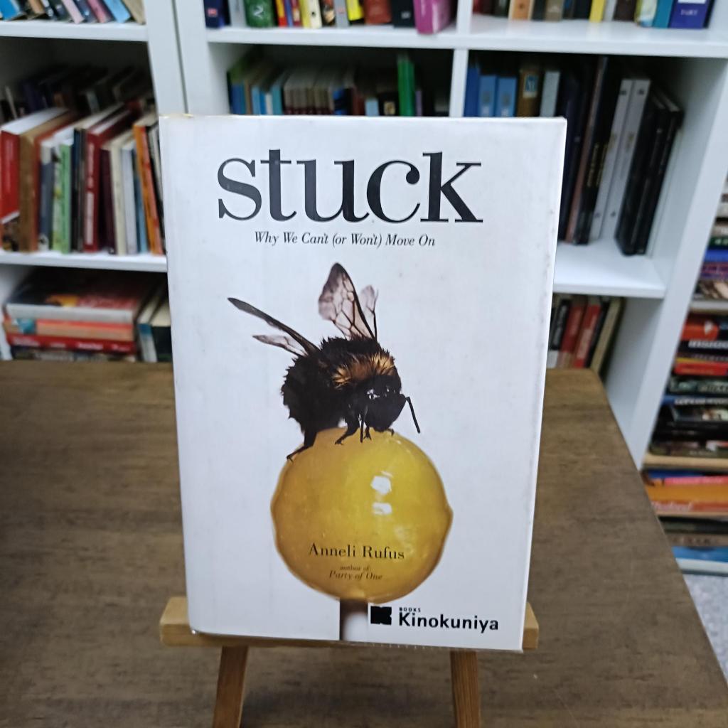 ถือ: ทําไมเราไม่ได้ (หรือไม่ไม่) Move On - Anneli Rufus