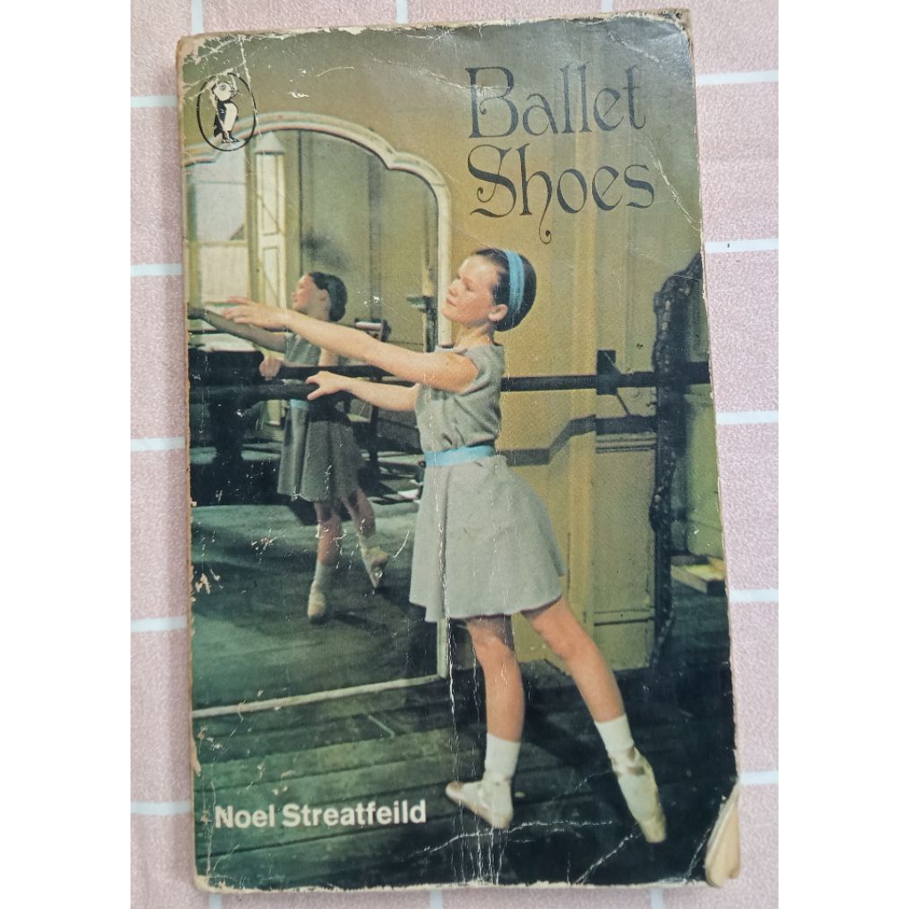 Preloved BALLET SHOES noel streatfeild